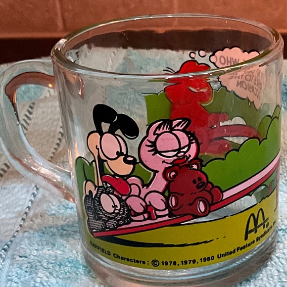 Vintage Garfield McDonalds Collecter set of 4 coffee cups 1978 - Picture 3 of 9